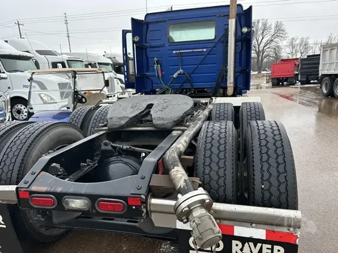 2016 VOLVO VNL64T300