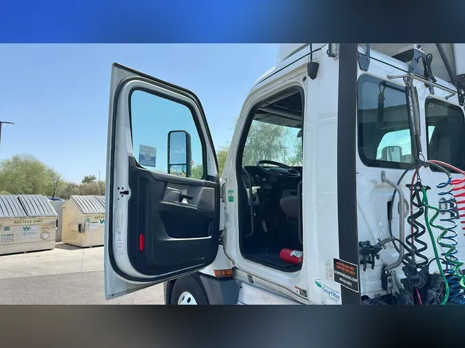 2019 Freightliner Cascadia 126
