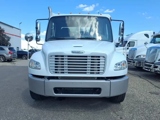 2016 FREIGHTLINER/MERCEDES M2 106