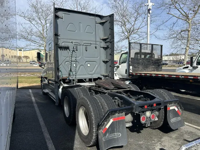 2020 Freightliner Cascadia