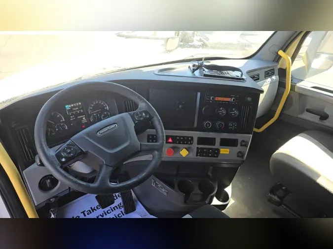2022 Freightliner Cascadia 126eb724924e0a36b6c6c601d2c73a386b5