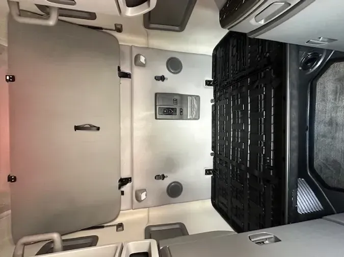 2021 VOLVO VNL64T760