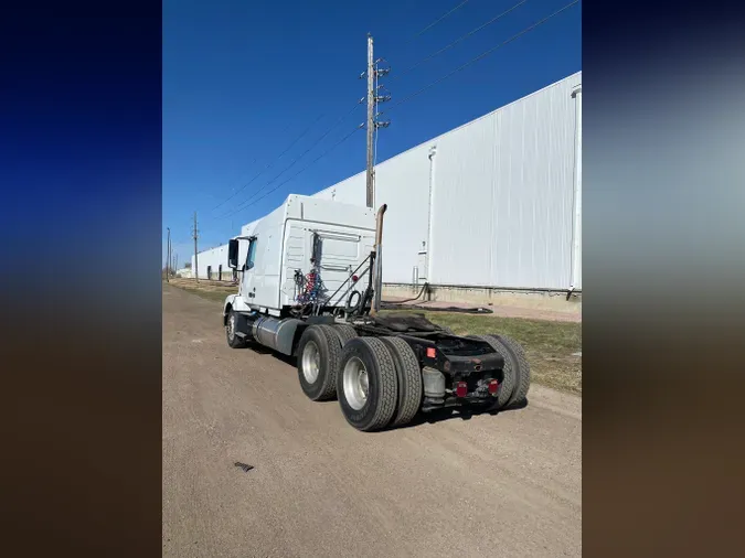 2015 Volvo VNL300