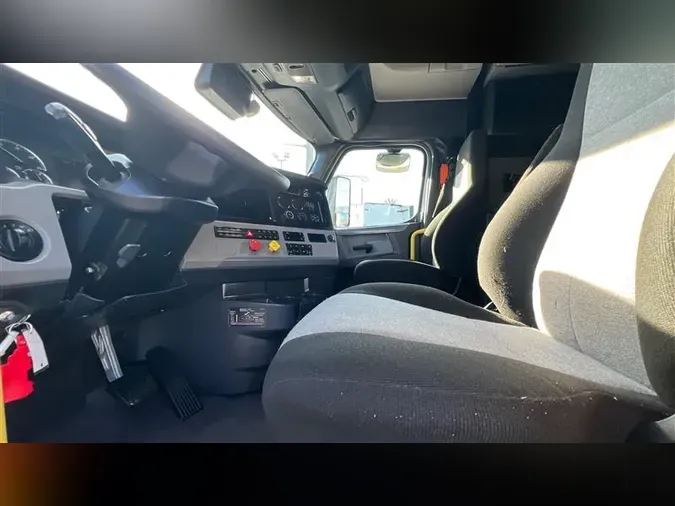 2022 FREIGHTLINER CA126