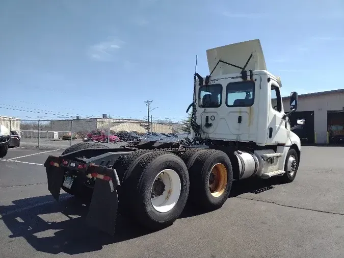 2019 Freightliner T12664ST