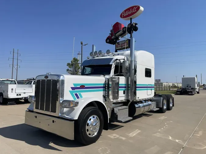 2023 Peterbilt 389