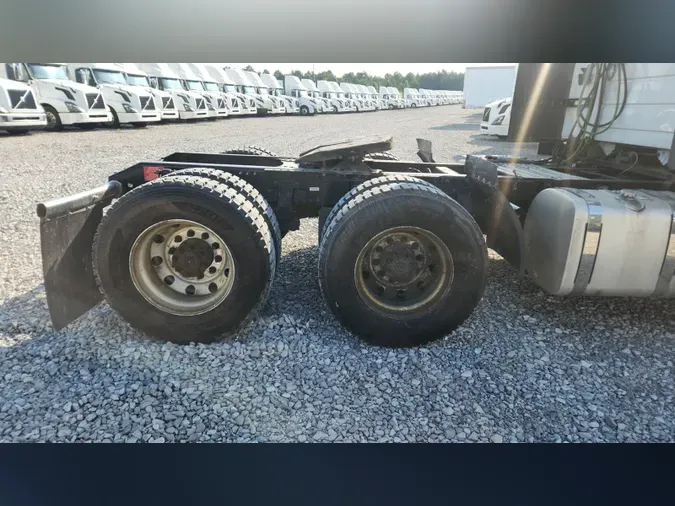 2019 Volvo VNL300