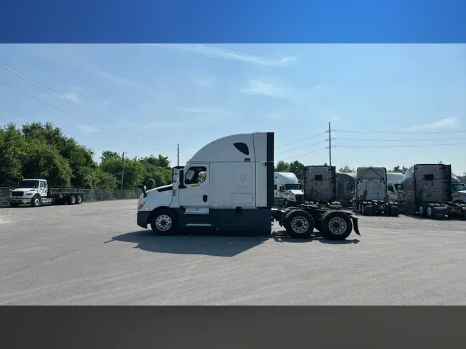 2021 Freightliner Cascadia 126