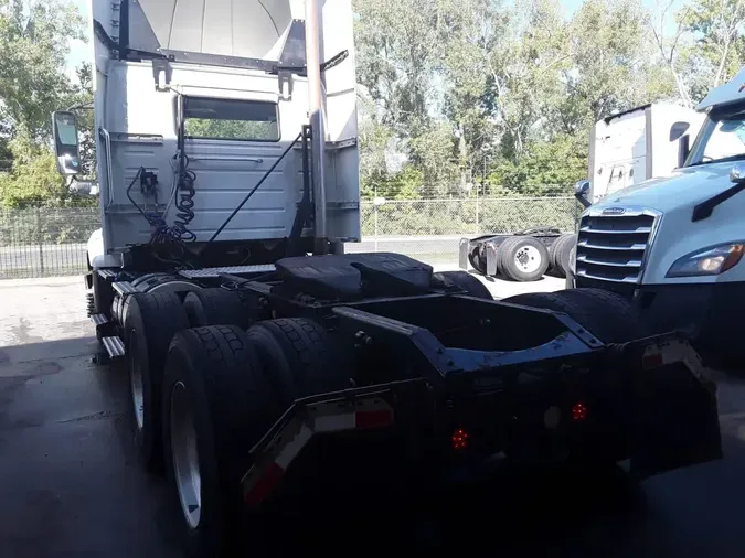 2019 VOLVO VNL64T-300