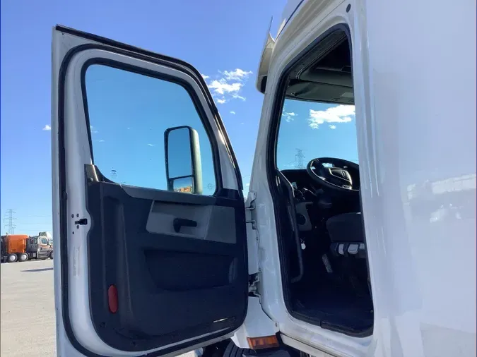 2019 Freightliner Cascadia 126