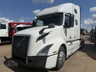 2020 VOLVO VNL64T760