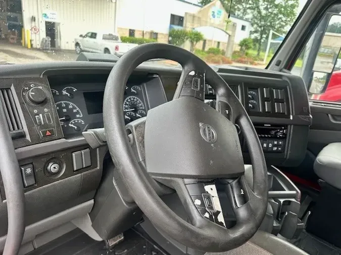 2020 VOLVO VNL64T740