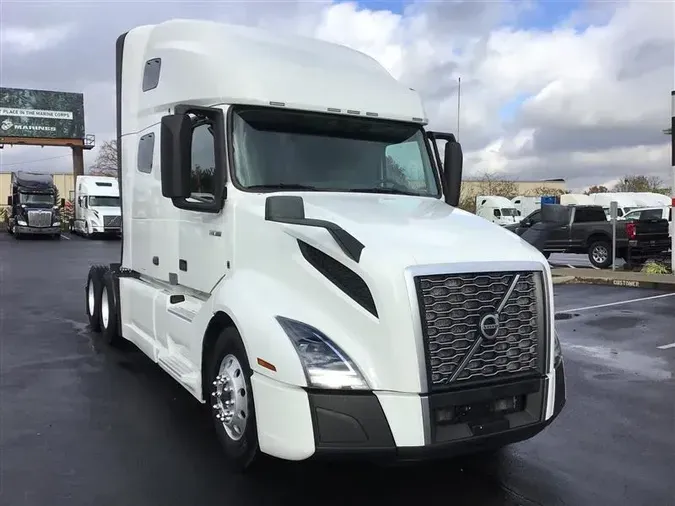 2022 VOLVO VNL64T760