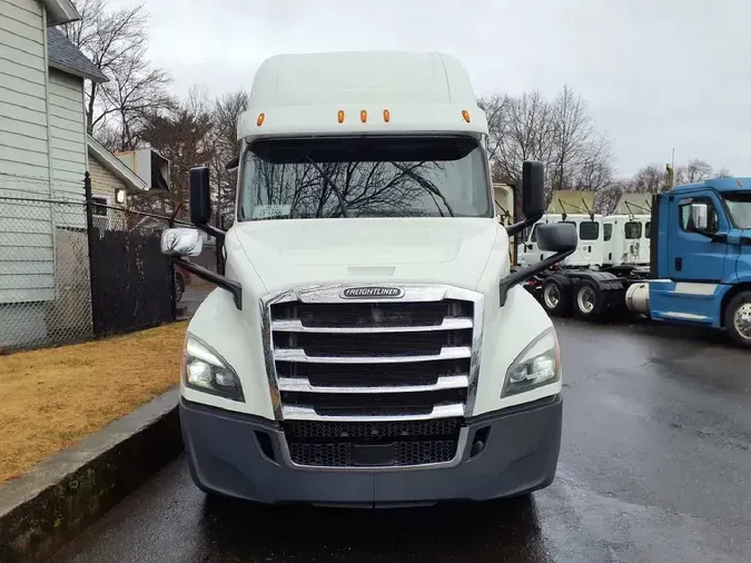 2019 FREIGHTLINER Cascadia 126