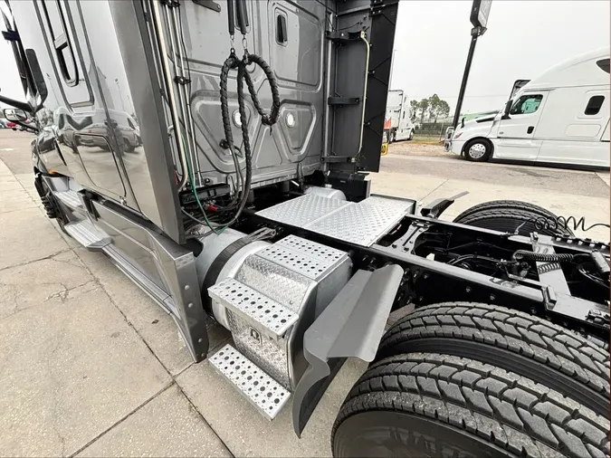 2024 Freightliner Cascadia 126