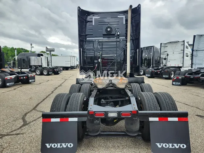 2023 VOLVO VNL64T760