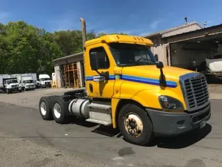 2016 FREIGHTLINER X12564ST