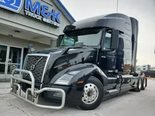 2022 VOLVO VNL64T760