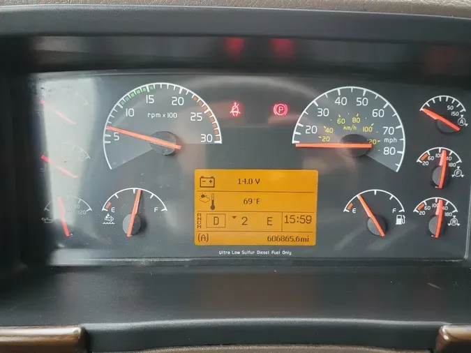 2019 VOLVO VNL64T670
