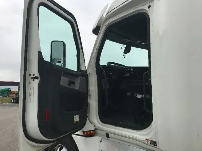 2018 Freightliner T12664ST