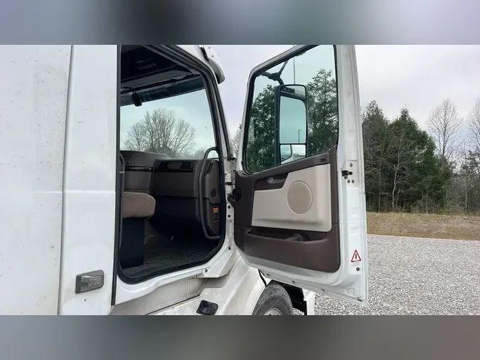 2018 Volvo VNL300