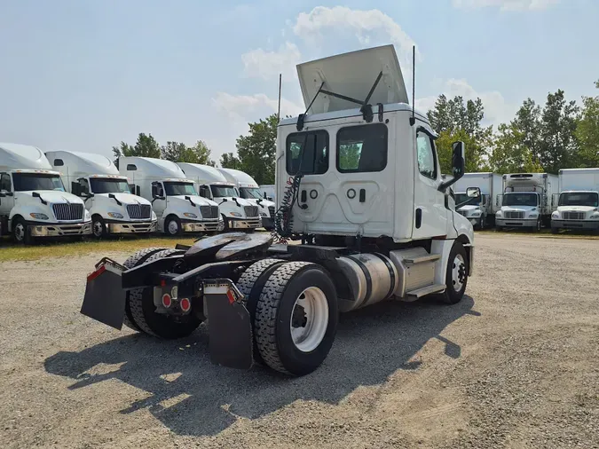 2020 FREIGHTLINER/MERCEDES NEW CASCADIA 126