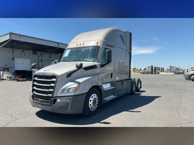 2025 Freightliner Cascadia 126