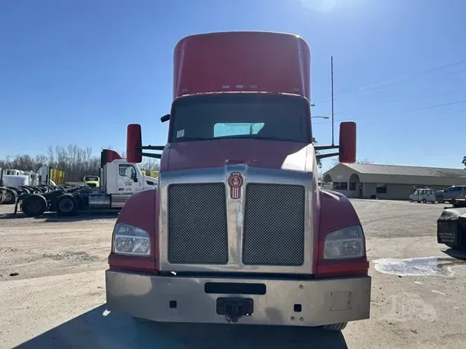 2017 KENWORTH T880