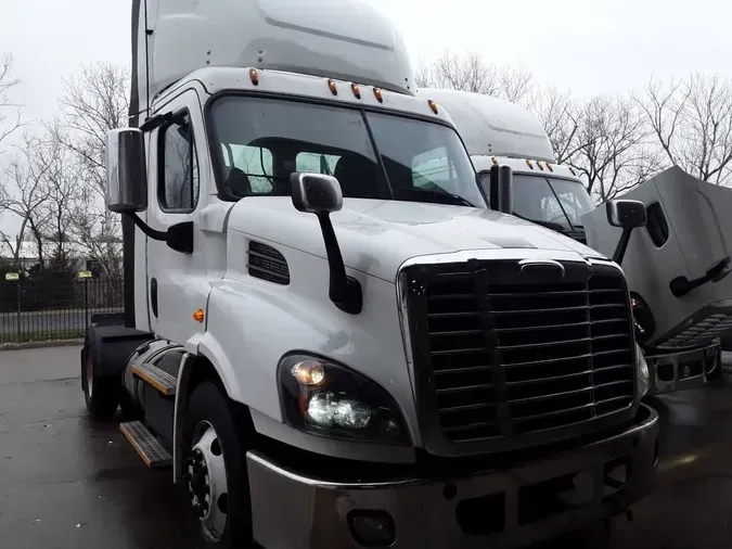 2018 FREIGHTLINER/MERCEDES CASCADIA 113