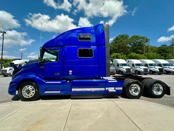 2023 Volvo VNL64T860