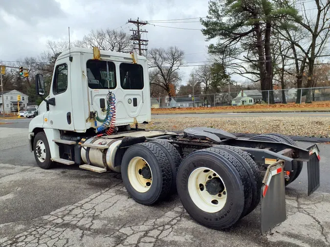 2017 FREIGHTLINER/MERCEDES CASCADIA 125