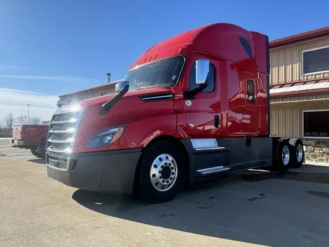 2020 Freightliner Cascadia 126