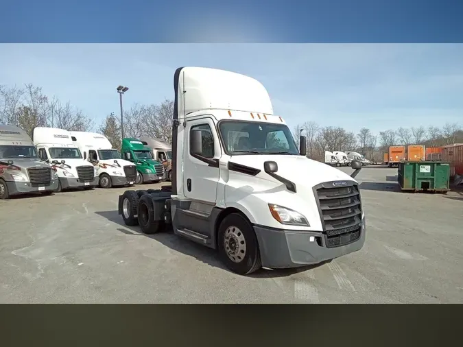 2020 Freightliner Cascadia 126ebb4284d1fdb79ef3b2c5becbd50f7d9