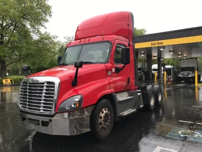 2017 Freightliner X12564ST