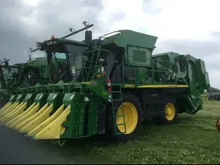 2020 John Deere CP690