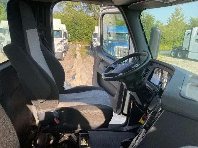 2018 Freightliner T12664ST