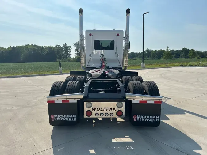 2023 Kenworth W900L