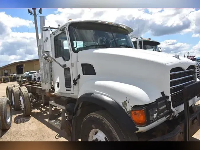 2005 MACK GRANITE CV713