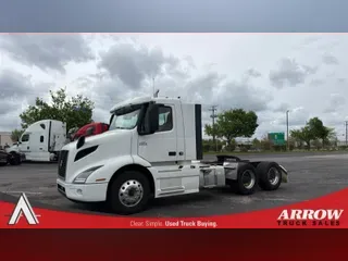 2024 VOLVO VNR64T300