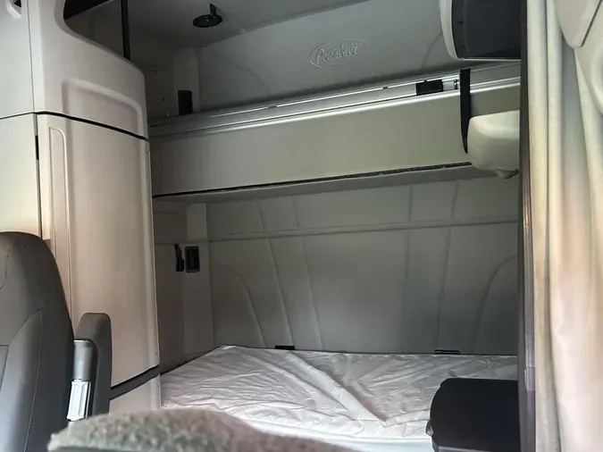 2022 Peterbilt 579