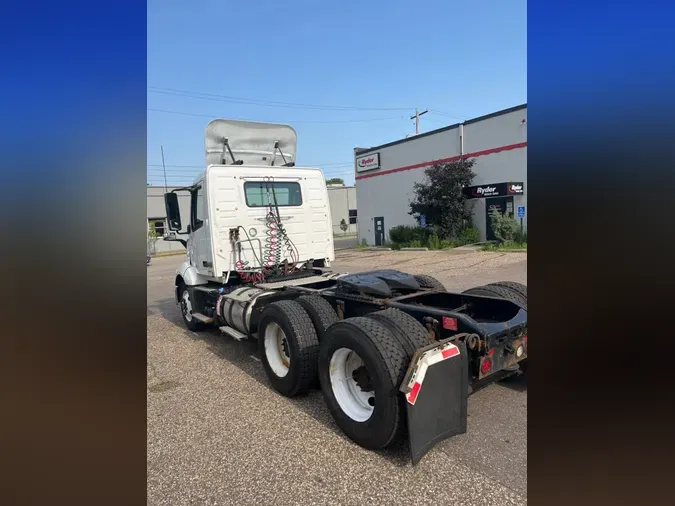 2019 VOLVO VNL64T-300ebc1957ee21b9a72b9b80653ca2d94f3