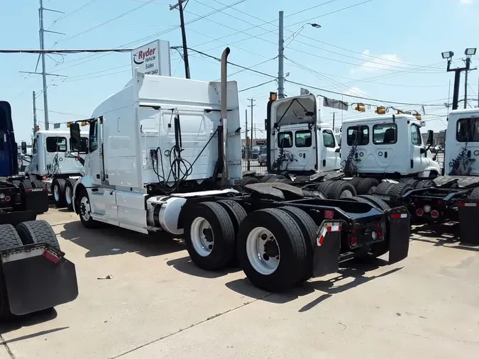 2020 VOLVO VNR64T-640