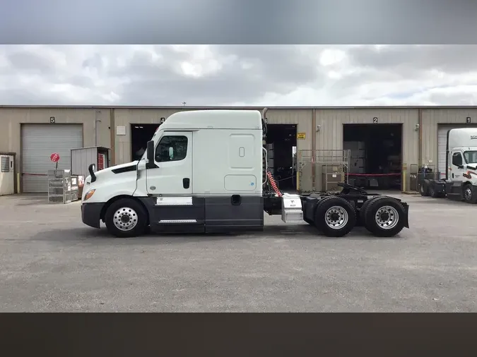 2021 Freightliner Cascadia 126