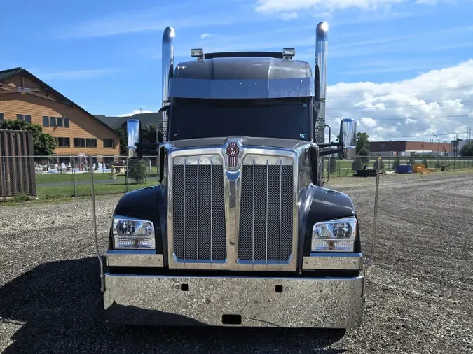 2024 Kenworth W990