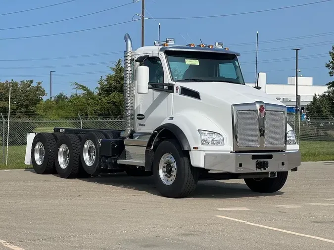 2025 Kenworth T880