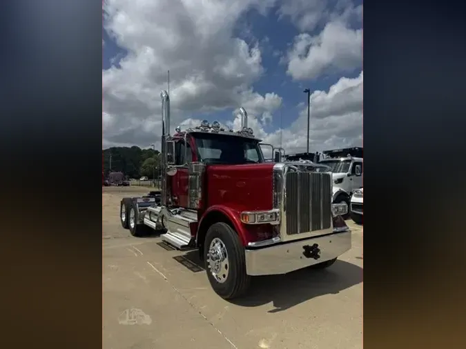 2027 PETERBILT 589