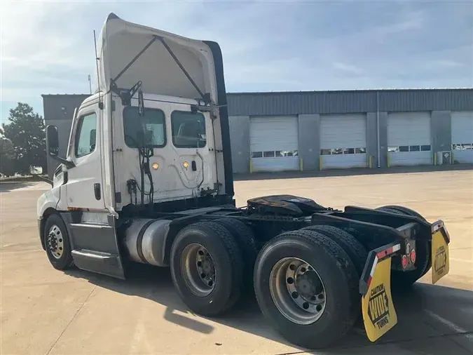 2021 FREIGHTLINER CA126