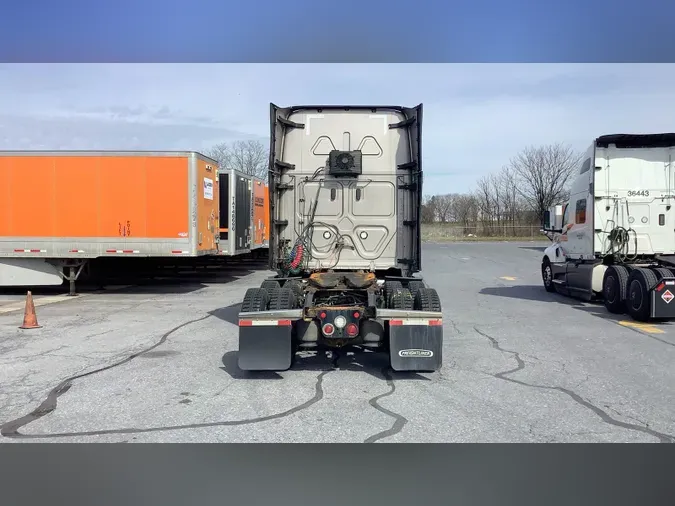 2022 Freightliner Cascadia 126ebcac50fa5f0cc8cc15ecadea9f4a0e3