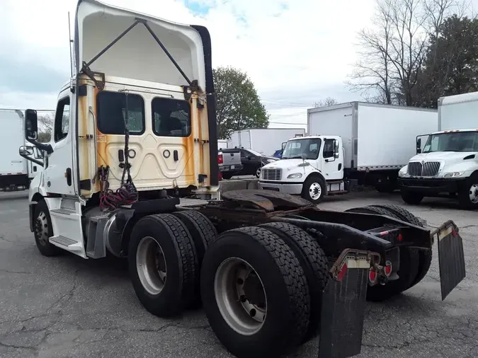 2019 FREIGHTLINER NEW CASCADIA 116