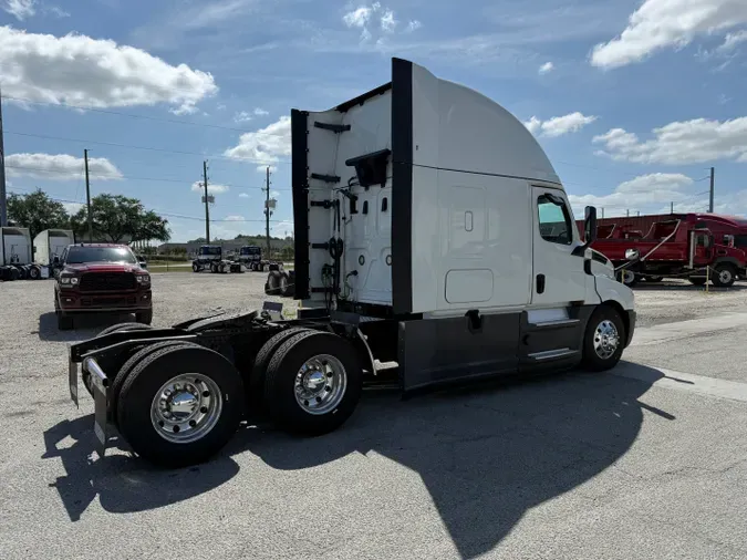 2020 Freightliner Cascadia 126